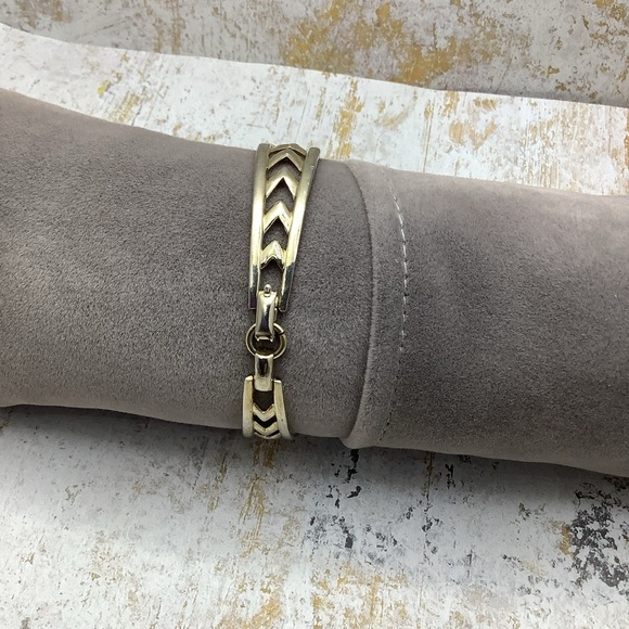 Vintage Coro Gold  Bracelet with Rose Motif - Picture 2 of 5